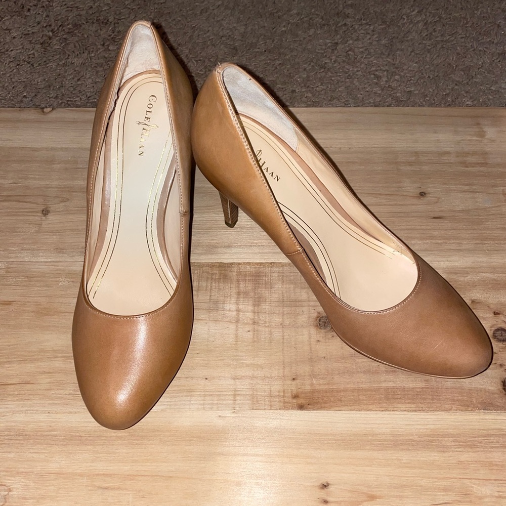 🤎🤍✨ Cole Haan heels! 10
